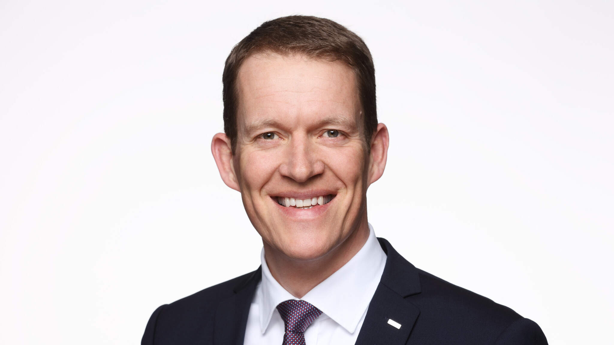 On January 1, Burkhard Eling became Chief Executive Officer (CEO) and Spokesperson of the Executive Board of logistics provider DACHSER. On January 1, Burkhard Eling became Chief Executive Officer (CEO) and Spokesperson of the Executive Board of logistics provider DACHSER.